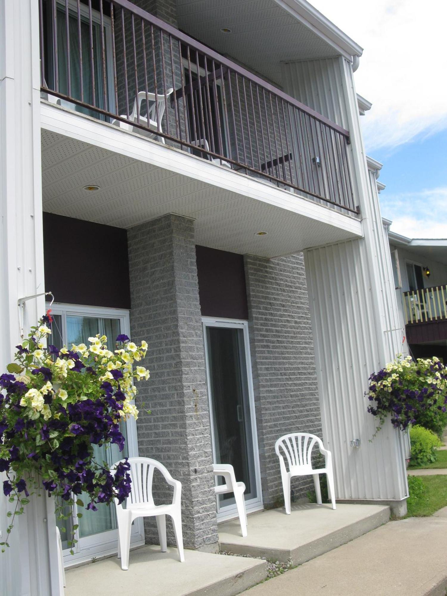 Motel De L'Anse A L'Eau Tadoussac Kültér fotó
